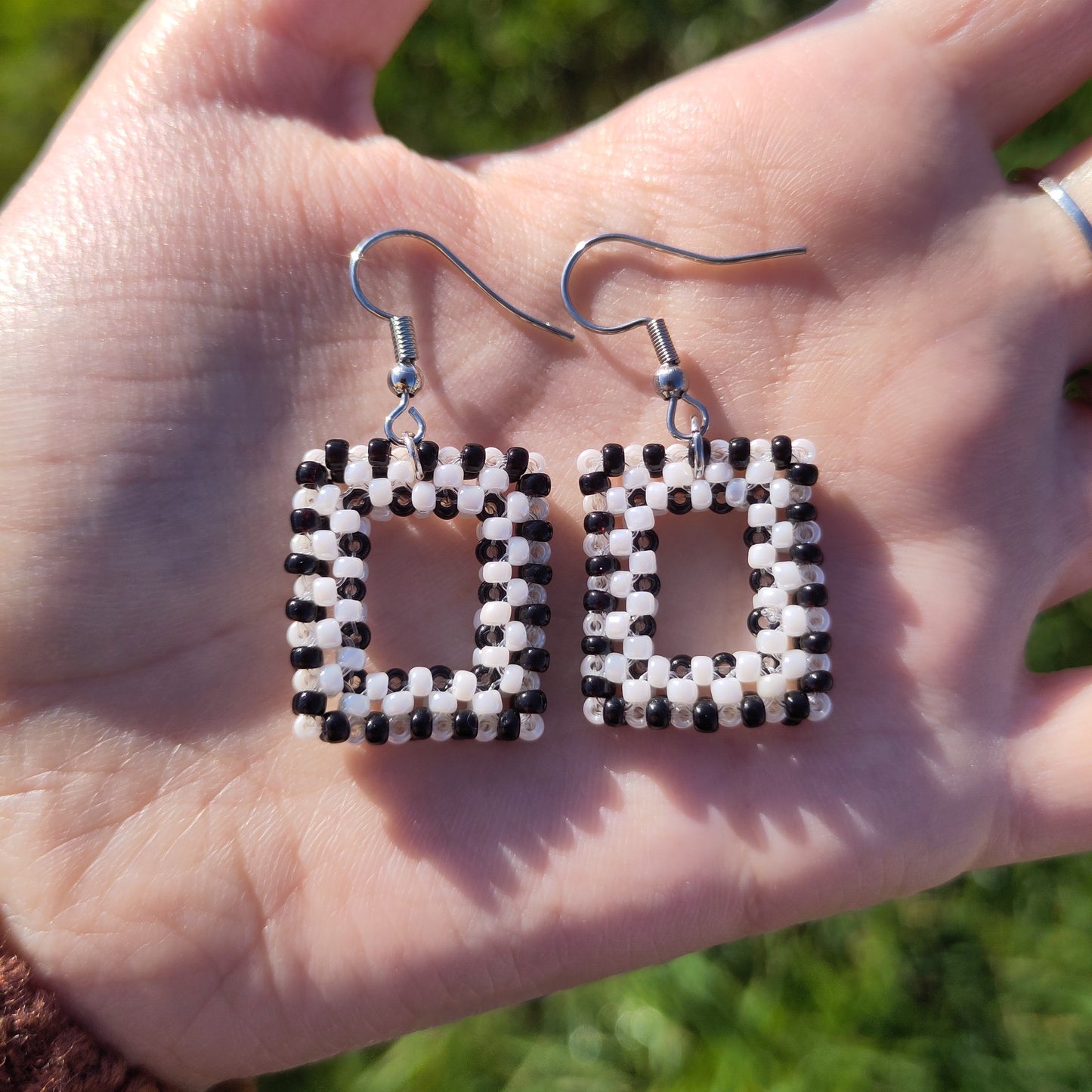 BOUCLES D'OREILLES - RECTANGLES NOIR ET BLANC