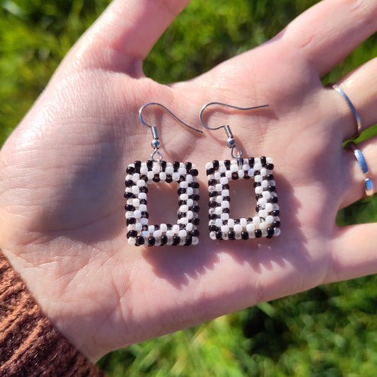 BOUCLES D'OREILLES - RECTANGLES NOIR ET BLANC